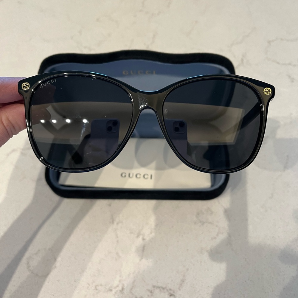 Gucci Eyewear Round Frame Sunglasses Black - Picture 2 of 11